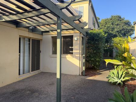 3 Bedroom, Air Conditioned Duplex with yard - Photo 3