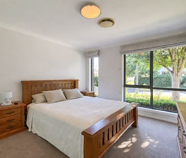 Exquisite and modern 3 bedroom home plus study - Photo 5