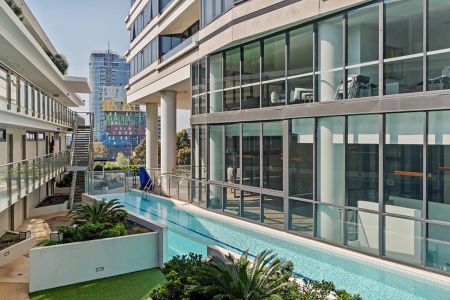 Sky-high style and serenity with resort-style on-site amenities - Photo 4