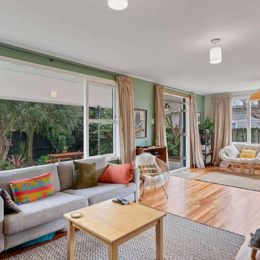 Private, Secure Home - Photo 1