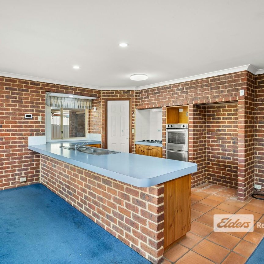 SPACIOUS FAMILY HOME - Photo 1