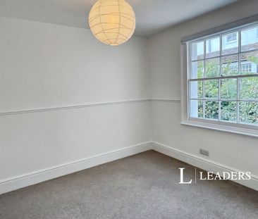 2 bedroom mid-terrace to rent Kemp Street, Brighton - Photo 2