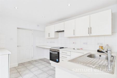 2 bedroom maisonette to rent - Photo 3