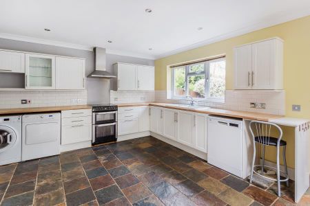 Beech Grove, Guildford, Surrey, GU2 - Photo 4