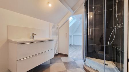 Location Maison 7 pièces 225m² - Photo 3