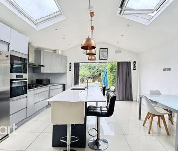 1 bedroom in a house share to rent - Photo 2