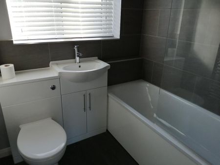 2 bedroom end of terrace house to rent - Photo 5