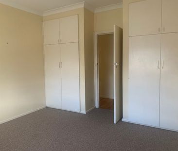 Charming Family Home - Photo 3