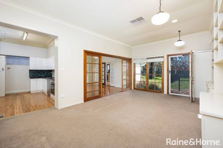 COMFORT LUXURY LIVING IN WAGGA'S CBD - Photo 5