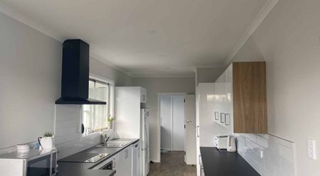 Modern in Mayfair - Photo 2