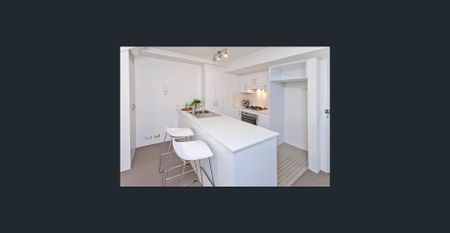 NEW YORK–STYLE LOFT APARTMENT - Photo 4