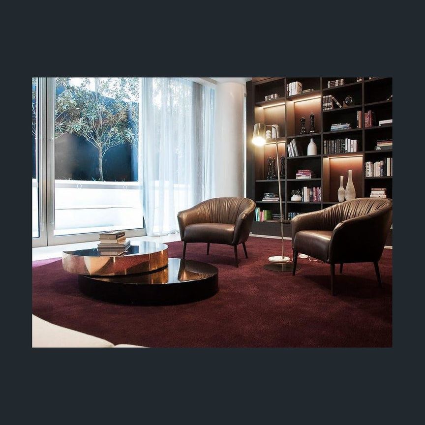 Beautiful 2 Bedroom 1 Bath Apartment on St Kilda Road - Photo 1