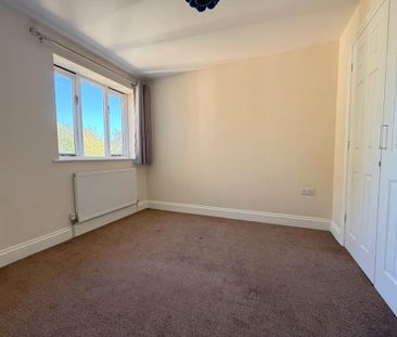 4 bedroom semi-detached house to rent - Photo 6