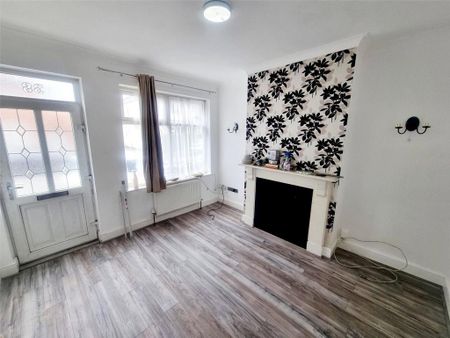 3 bedroom terraced house to rent - Photo 4