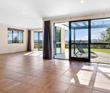 EXECUTIVE MODERN HOME – RARERE TERRACE WITH INLET VIEWS - Photo 3