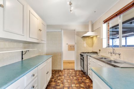 Open the Door to Coastal Comfort and Everyday Convenience - Photo 4