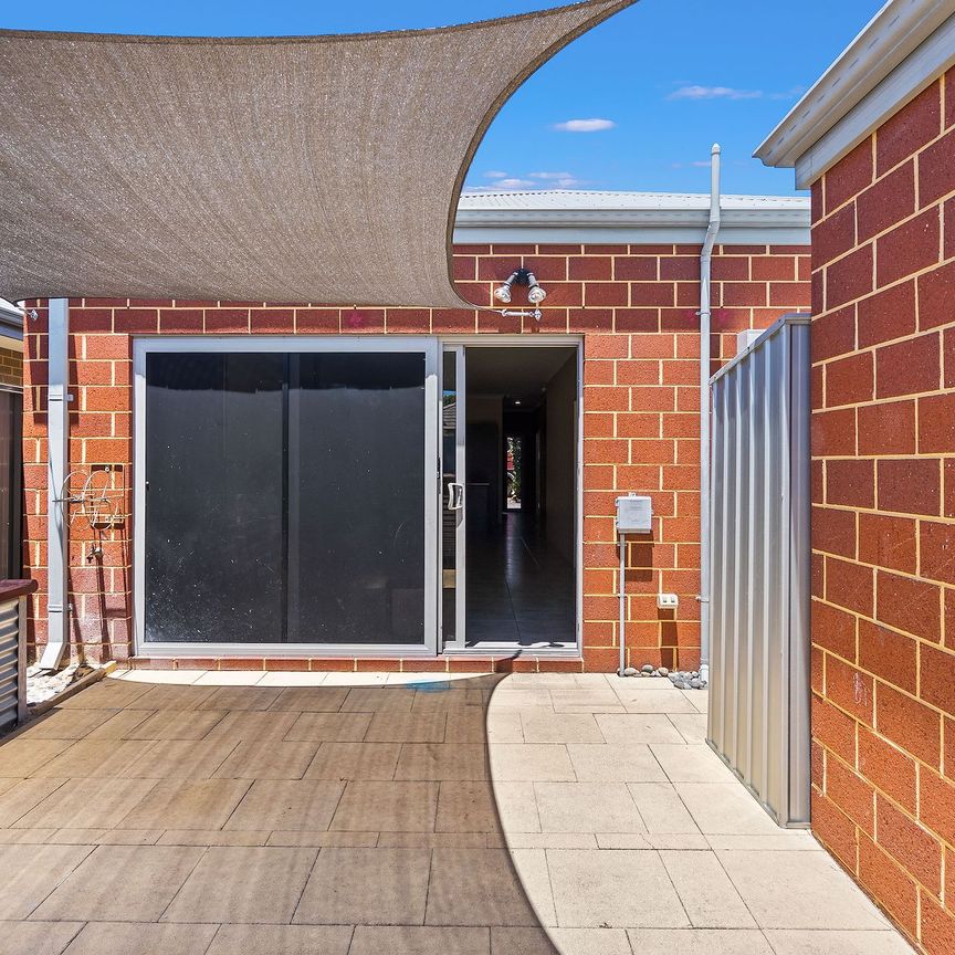 92 Thornbill Crescent, Coodanup. - Photo 1