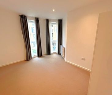 Market Street, Addlestone, Surrey, KT15 - Photo 3