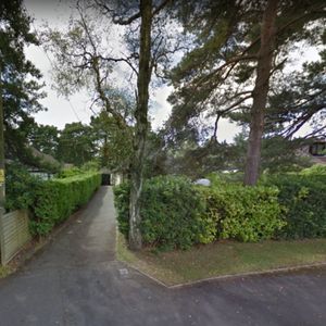 Ferndown LARGE MODERN BUNGALOW - Photo 2