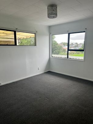 Spacious 3-Bedroom Home with Park View - Photo 1