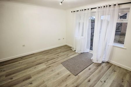 2 bedroom House To Let Total Size: 635 SQ FT - Photo 3