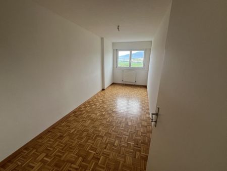 Appartement de 3 pièces partiellement rénové - premier loyer offert - Photo 4