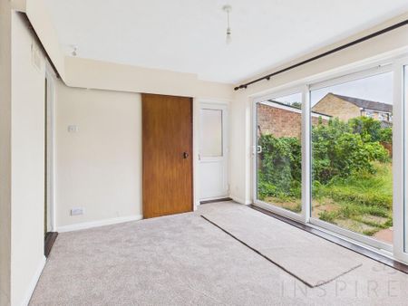 3 bedroom semi-detached house to rent - Photo 5