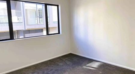 Sun-Filled Home in the Heart of Howick - Photo 5