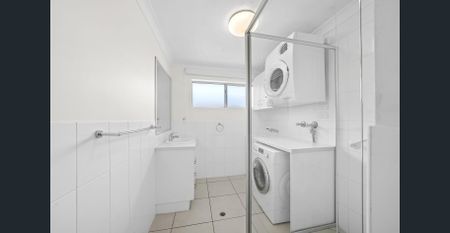 Low-Maintenance Comfort in the Heart of Redcliffe - Photo 4