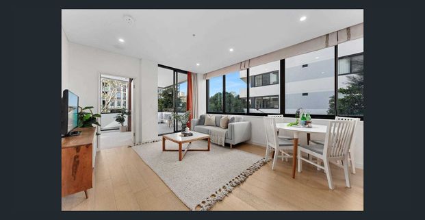 Modern Two Bedroom Apartment with Carspace - Photo 1