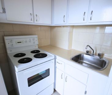 Studio Available JULY – 7 Côte-Ste-Catherine - Photo 6