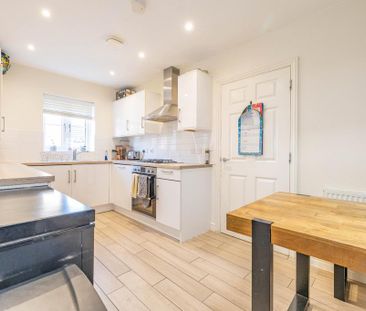 3 bedroom semi-detached house to rent - Photo 6