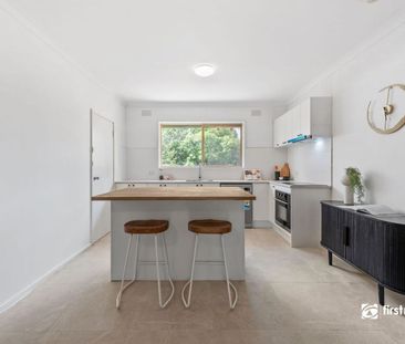 Beautifully Renovated Family Home in Prime Forest Hill Location - Photo 3
