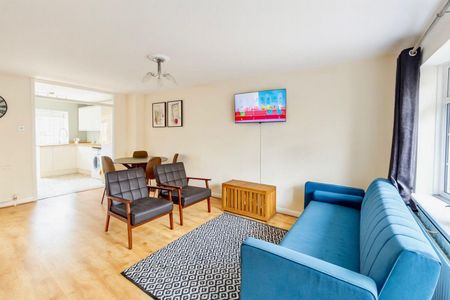 2 bedroom House To Let - Photo 2