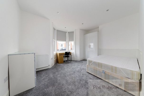 Hazelwood Avenue, Newcastle Upon Tyne - Photo 1
