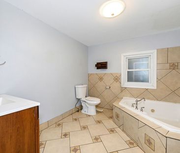 For Lease - 180 Rosslyn Avenue, Hamilton, Ontario - Photo 4