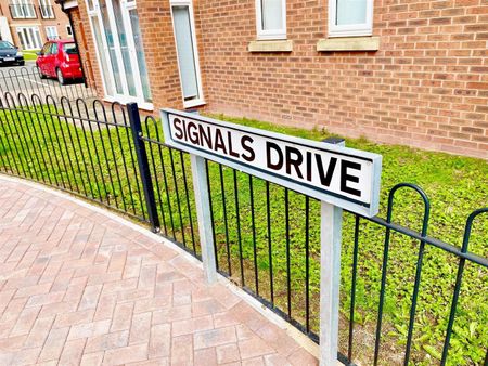 Signals Drive, NEW STOKE VILLAGE, Coventry, CV3 - Photo 5