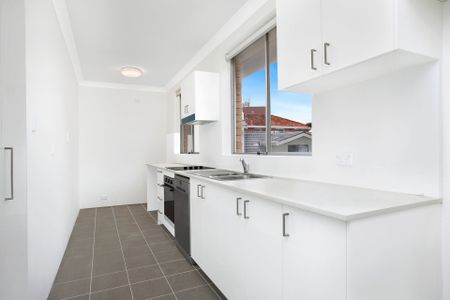 Top Floor Apartment in North Bondi - Photo 2