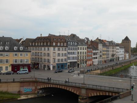 Un lumineux studio meublé avec un balcon Gare / quai Saint-Jean - Photo 3