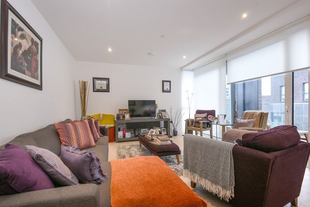 Available from Now - 2 Bed Apartment, Furnished - Photo 1