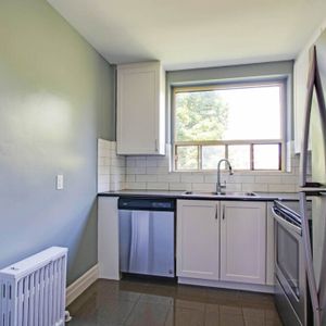 Crown Hill Place Apartments - Photo 2