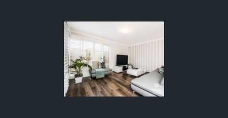 STUNNING TOWNHOUSE IN TOP END LOCATION! - Photo 3