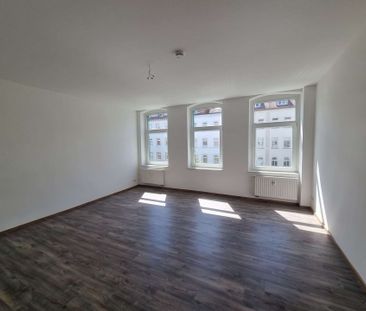 JETZT ins neue zu Hause - teilsanierte 3-Raum-Wohnung im 2.OG - Aue... - Photo 2