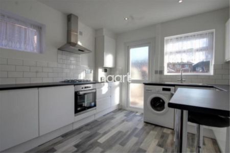 1 bedroom in a house share to rent - Photo 4