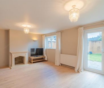 3 bedroom end of terrace house to rent - Photo 3