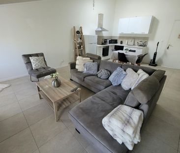 Location Appartement 3 pièces 54m² PIERREFEU DU VAR 83390 - Photo 3