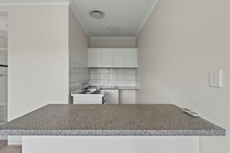 Studio Living in the Heart of St Kilda - Photo 4