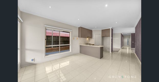 Comfortable Family Living in a Convenient Burnside Heights Location! - Photo 1