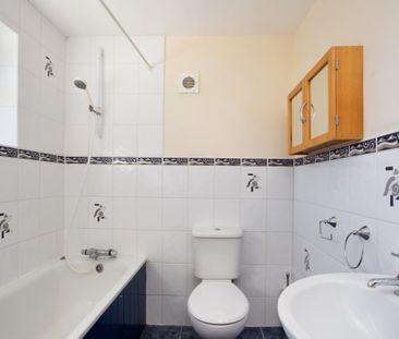 3 bedroom semi-detached house to rent - Photo 6