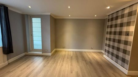 3 bedroom flat to rent - Photo 2